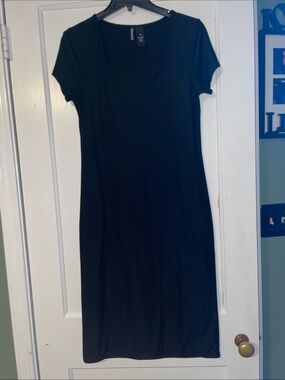 Kristin Nicole Black Short-Sleeve Square-Neck Midi Dress